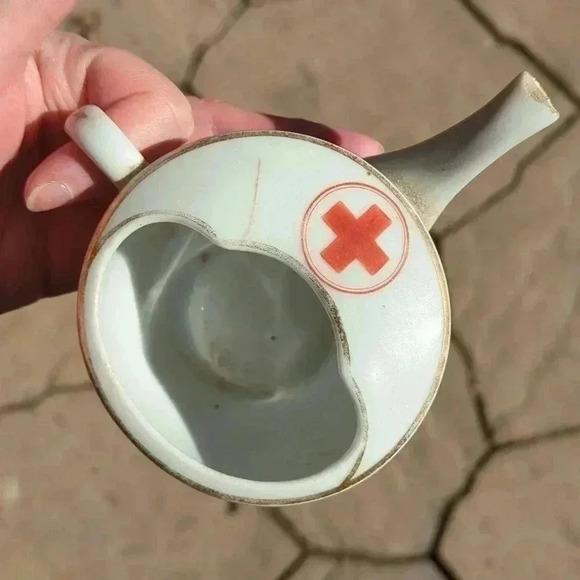 Red  Cross Invalid Feeding Cup - Picture 1 of 6
